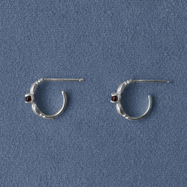 SALE E PEPE Tanabata Special Series Sterling Silver Hug Heart Earrings SEP-SP04E35-YIN Silver